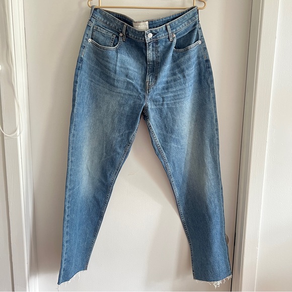 Everlane the Curvy Cheeky Jean - Picture 1 of 9